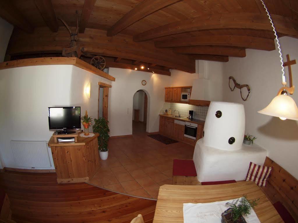 Kinderbauernhof Leneler Arzl im Pitztal Exteriör bild