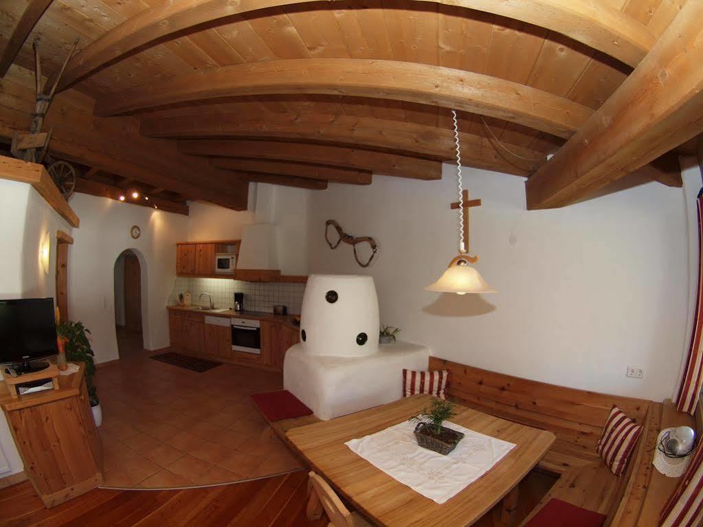Kinderbauernhof Leneler Arzl im Pitztal Exteriör bild